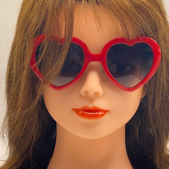 0955 Debbie Oversized Heart Shaped  Sunglasses  Red Frames Grey Lenses UV … - Picture 2 of 10